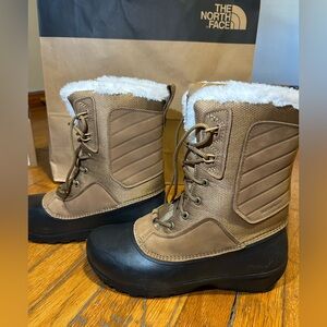 The North Face Waterproof Insulated Snow Boots Womens Shellista IV Mid WP 9.5